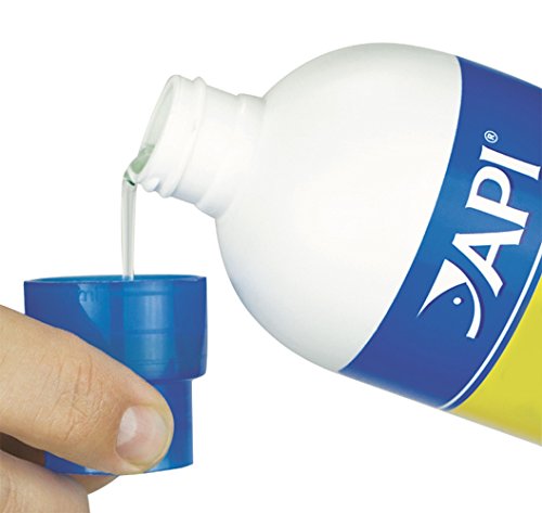 Mejora la eficiencia del filtro con API ACCU-CLEAR en acuarios de agua dulce.
