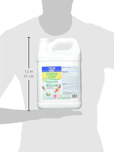 Adición de nuevos peces con API Pond Stress Coat para minimizar estrés inicial.