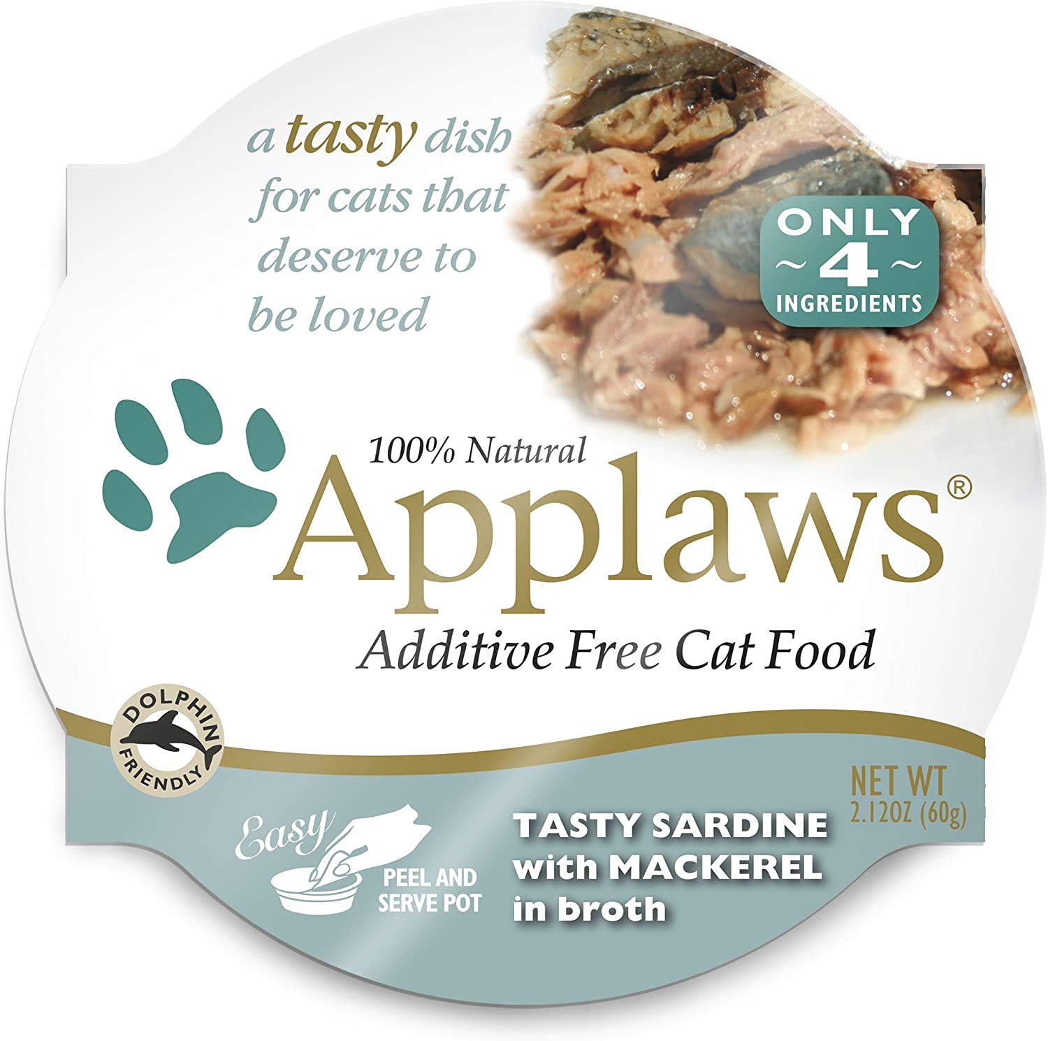 Gato disfrutando la variedad de sabores de Applaws en caldo.