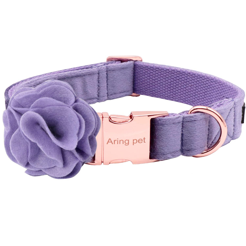 Aring pet collar velvet morado con flor desmontable, ideal para paseos y fotos.