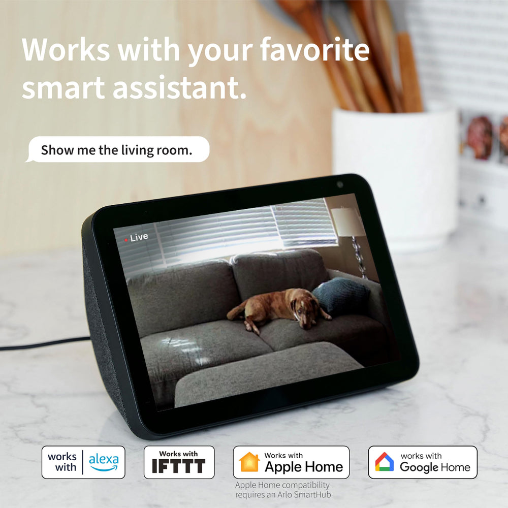 Arlo Essential cámara interior con privacidad automática para cerrar la lente cuando sea necesario.