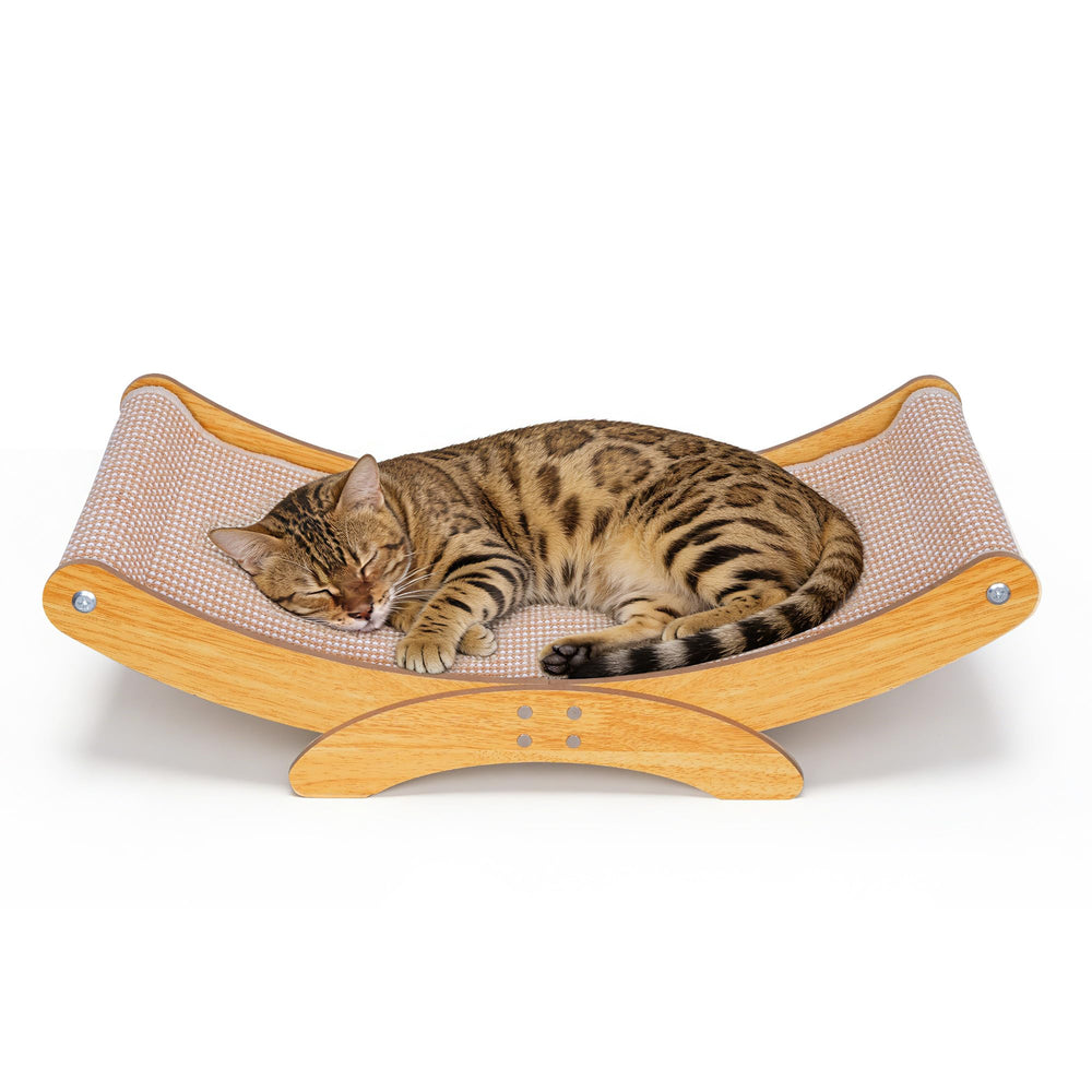 Diseno tres-en-uno AROPEME para gato: rascado, descanso y elevación.