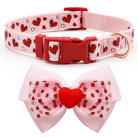 Collar azuza para perro ajustable con corazones rosas, ideal para cachorros.