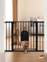 Puerta para bebé con cierre automático de BABELIO para seguridad diaria.