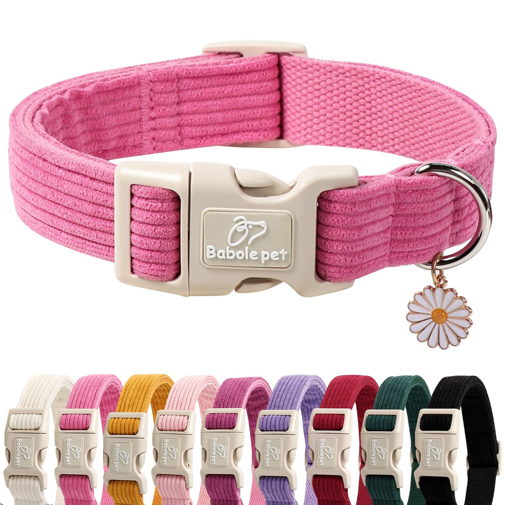 Collar Babole Pet de pana con colgante de pata para estilo y comodidad.