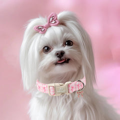 Perro grande con collar Babole Pet rosa a cuadros, ajuste cómodo y seguro.
