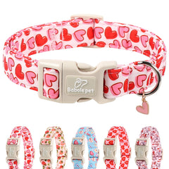 Collar Babole Pet Valentines para perros pequeños, corazones rosas, ideal para paseos y fotos.
