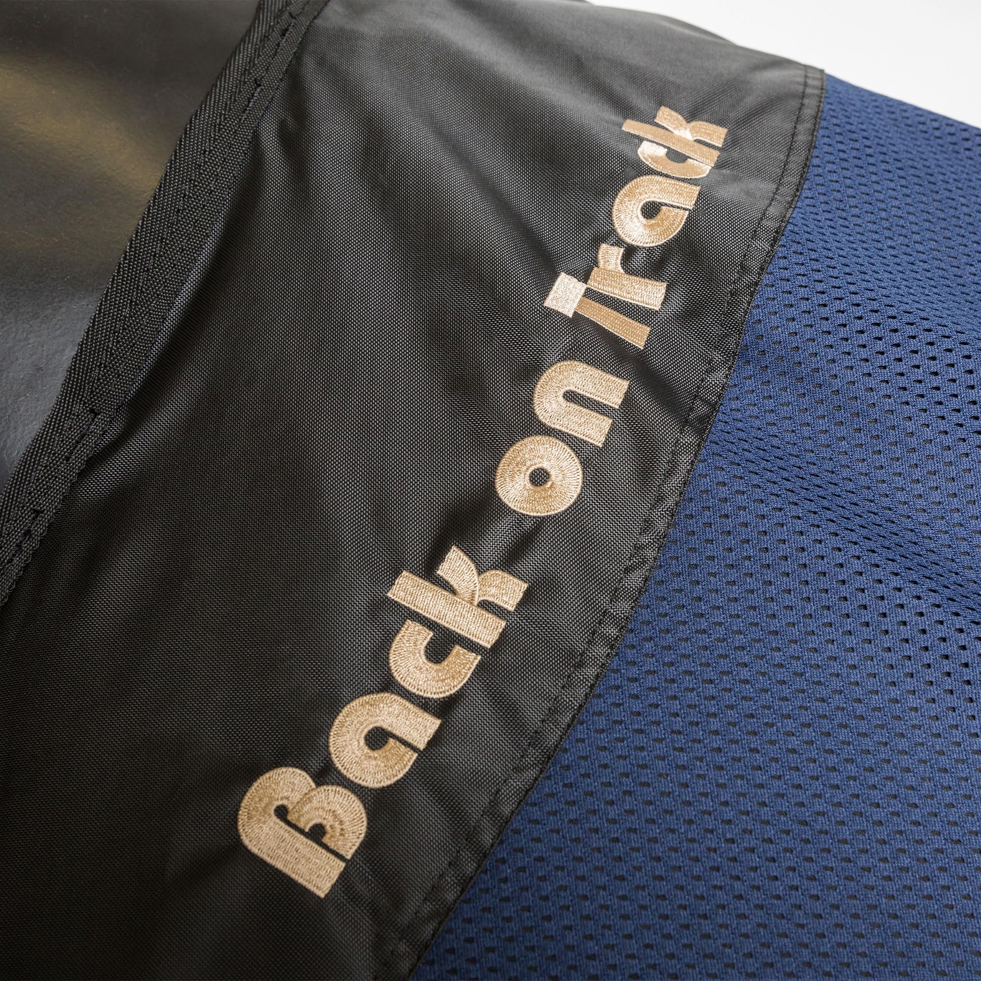 Back on Track Royal Malla caballo-diseño-ergonomico: diseño ergonómico para ajuste cómodo.