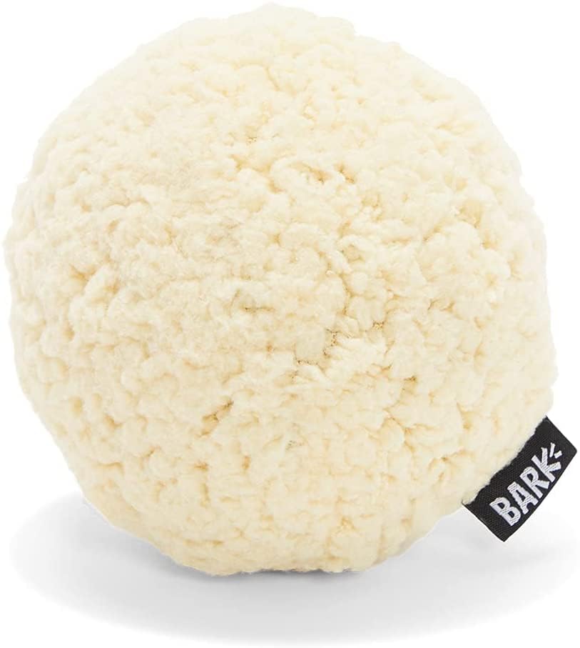 Juguete BarkBox Potato 2-en-1, chirrido intenso para estimular al perro.