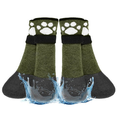 Botas antideslizantes BEAUTYZOO para perros en piso, mejoran la tracción en superficies resbalosas.
