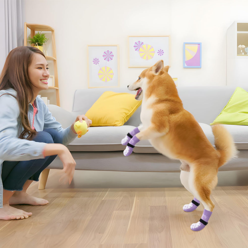 BEAUTYZOO calcetines con correas ajustables para ajuste seguro durante juego.