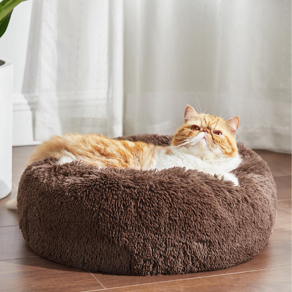 Bedsure cama con pelo sintético suave, confort envolvente para sesiones de siesta.