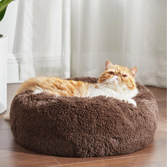Bedsure cama con pelo sintético suave, confort envolvente para sesiones de siesta.