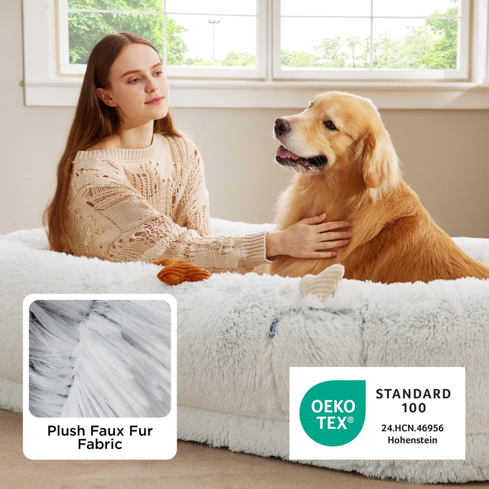 Bedsure cama humano-perro ideal para relajarse en la sala.
