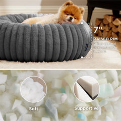 Bedsure cama con base antideslizante para mayor estabilidad en suelos lisos.