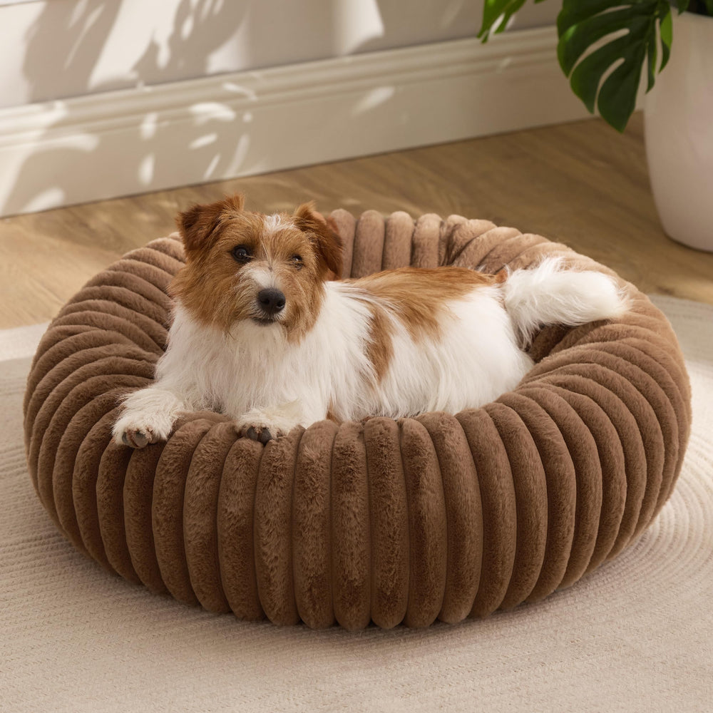 Cama Bedsure para perro pequeño, diseño redondo con pelo sintético, ideal para descansar cómodamente.