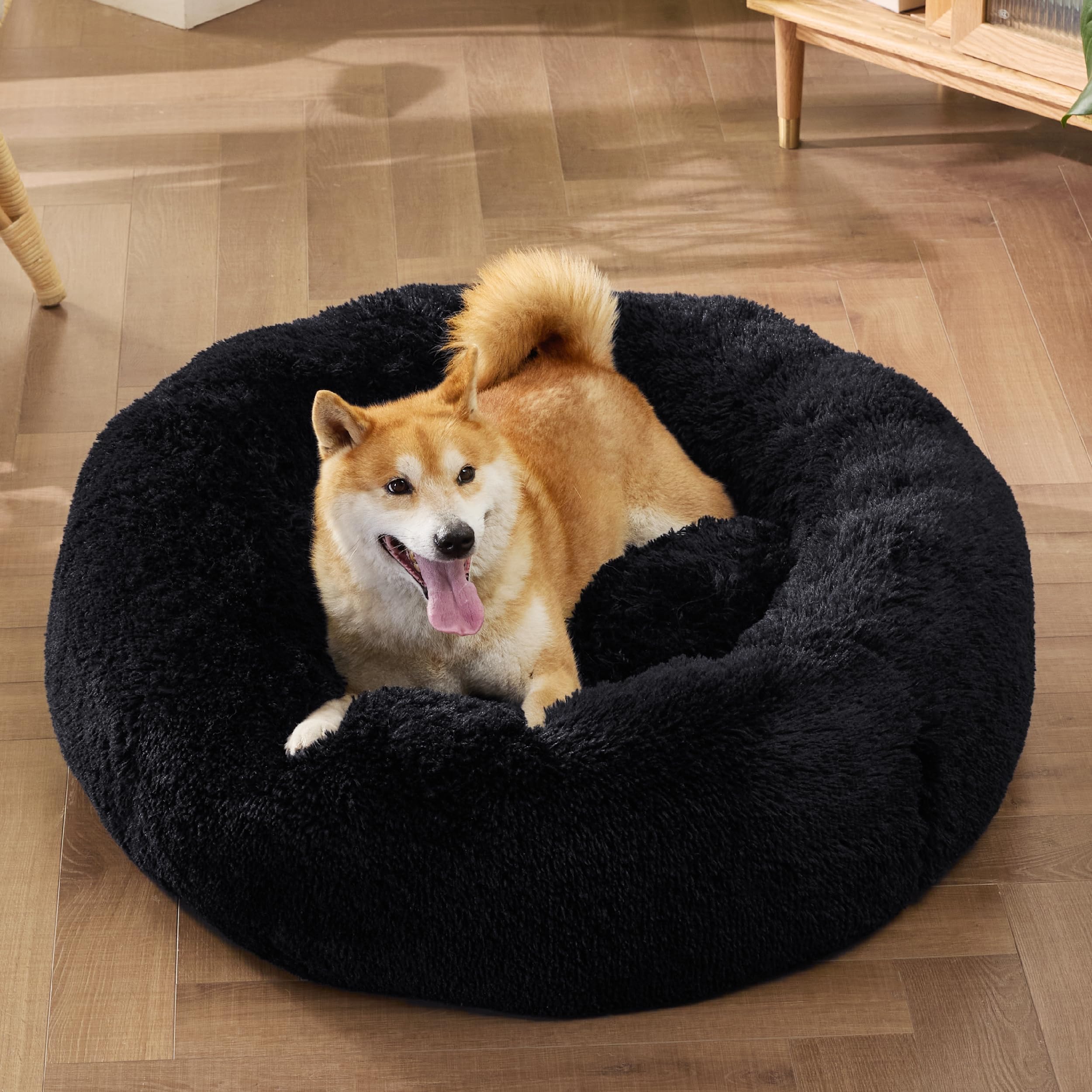 Bedsure cama para perro rosquilla base antideslizante: mantiene la cama en su lugar.