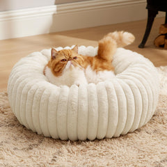 Bedsure cama donut para gato crema, refugio cómodo para relajarse en casa.
