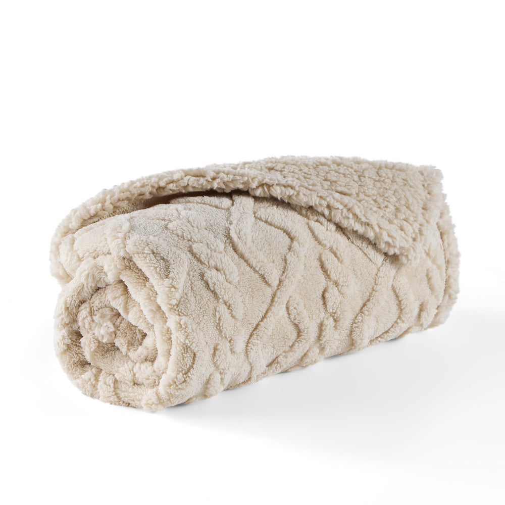 Bedsure manta 30x40 crema, tamaño práctico para espacios pequeños