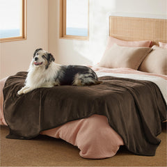 Bedsure manta impermeable para cama con sherpa, cálida y acogedora.