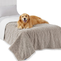 Bedsure manta impermeable para perros grandes sobre sofá protege muebles.