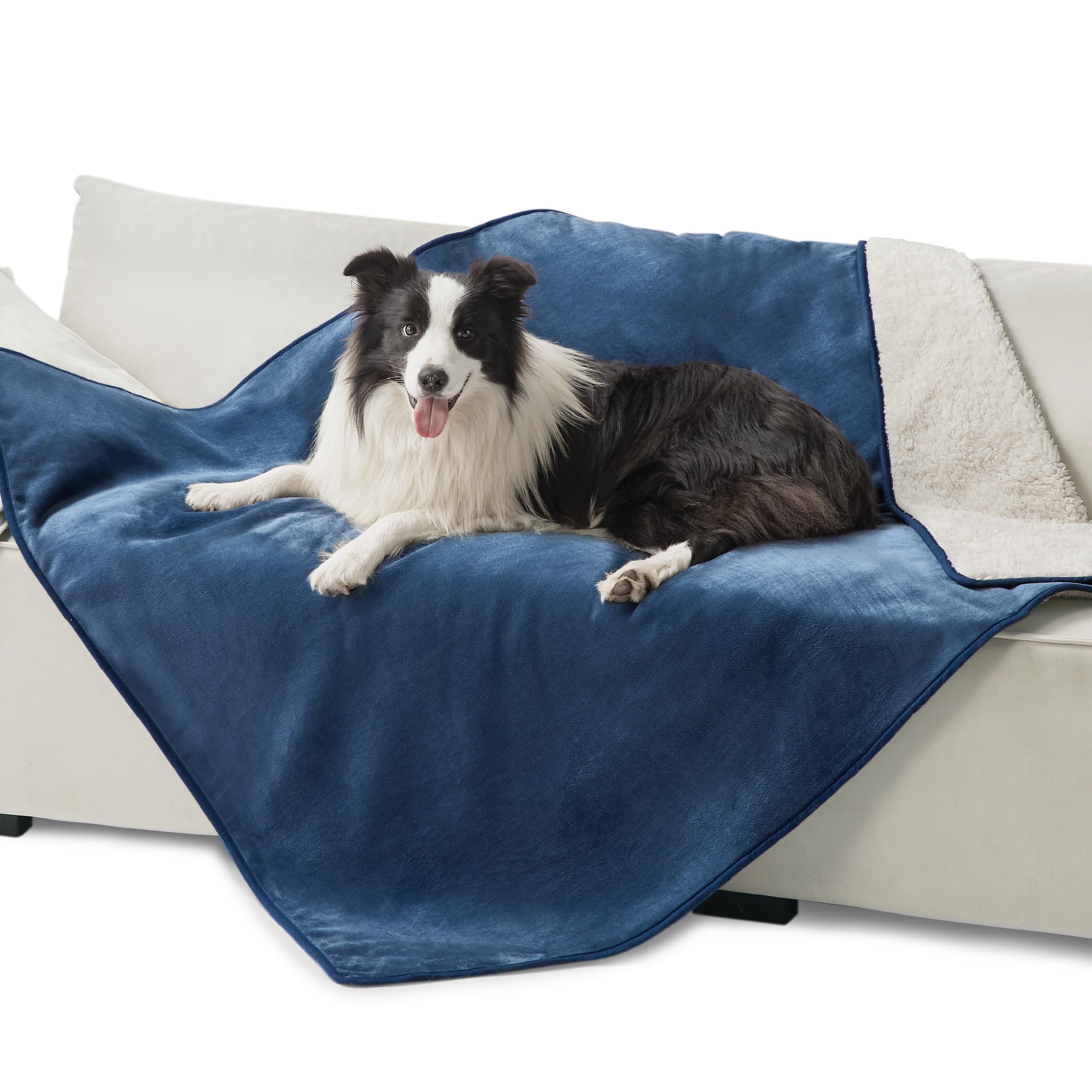Bedsure manta impermeable para perros XL sobre sofá, protege frente a derrames.