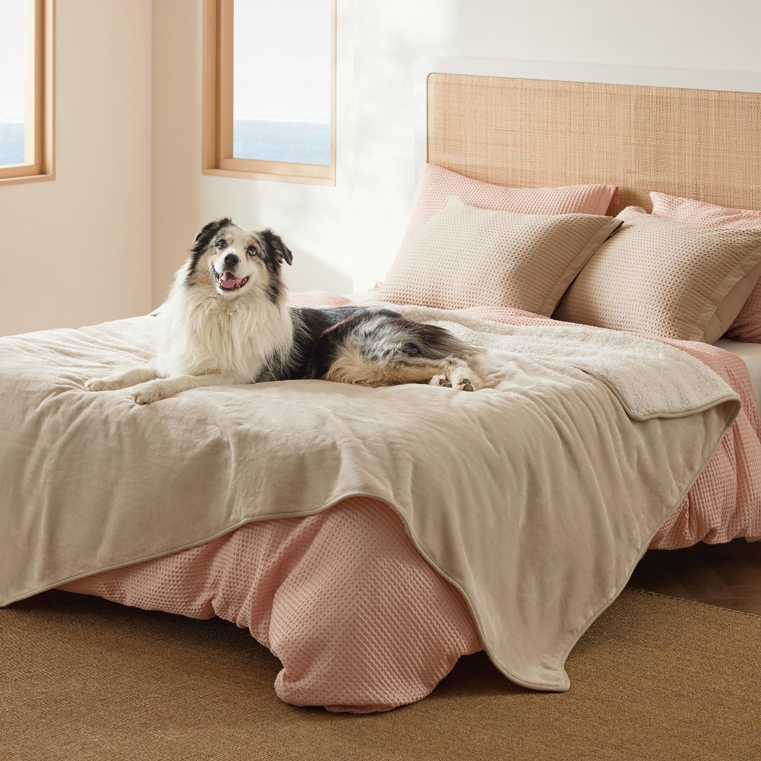 Bedsure manta impermeable para cama con Sherpa, protege contra derrames y frío.