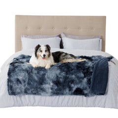 Bedsure manta impermeable para perros grandes protegendo el sofá