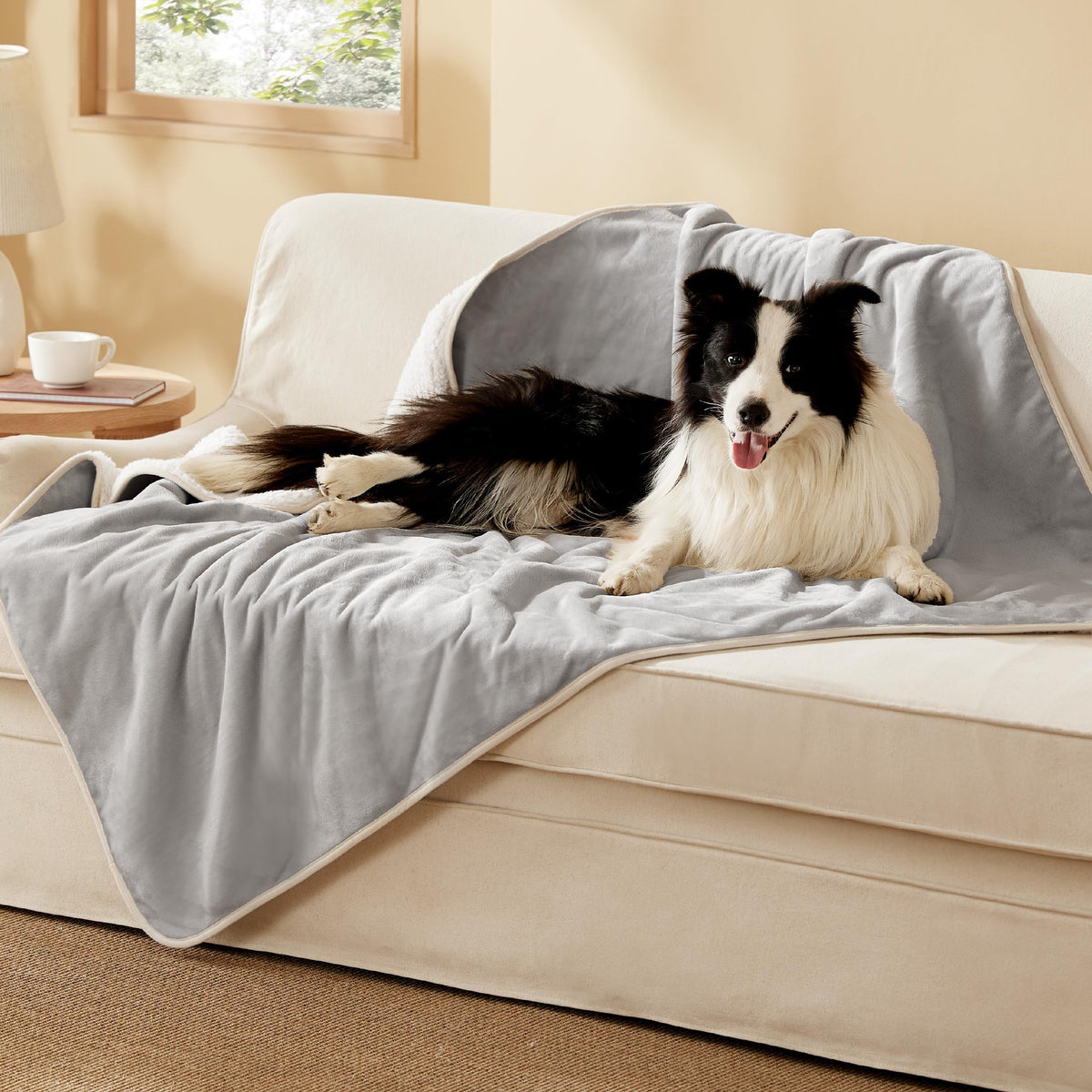 Bedsure manta impermeable para perros protege el sofá de líquidos y derrames.