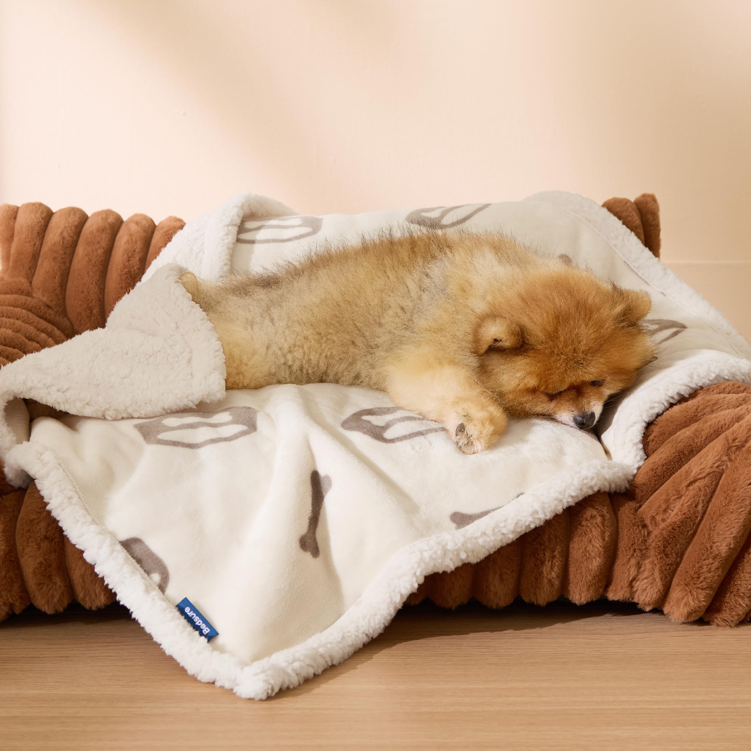 Bedsure manta protege muebles sin sacrificar la comodidad de la mascota.