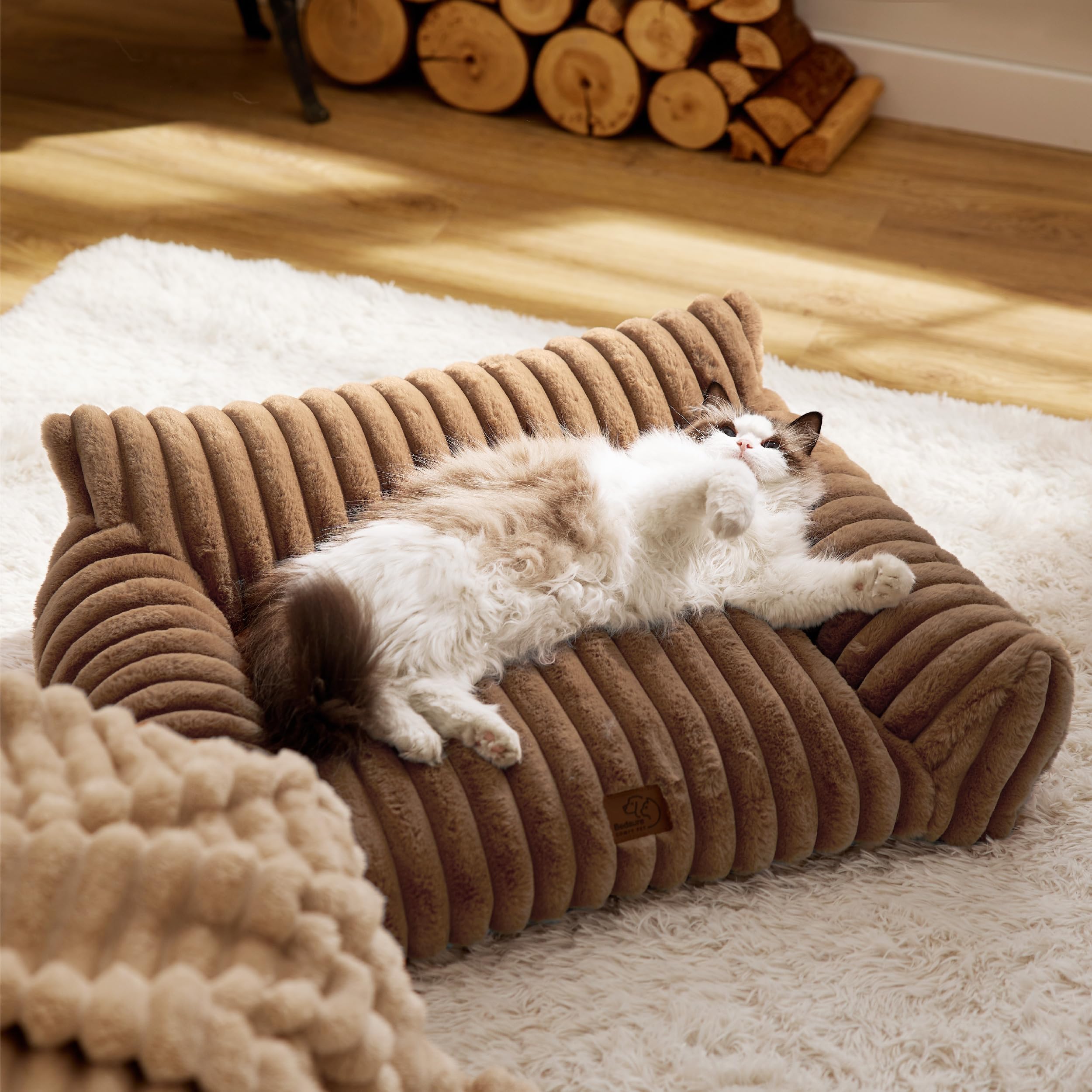 Bedsure sofá para mascotas con confort equilibrado para siestas relajantes.
