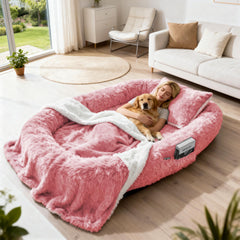 Cama gigante Berenlefe con funda de pelo sintético suave para descanso cómodo.
