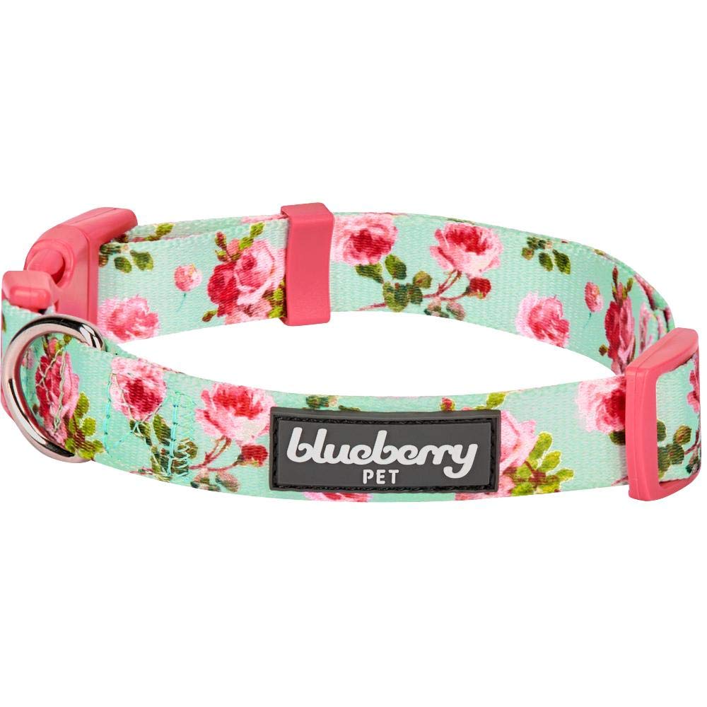 Collar floral rosa Blueberry Pet para perros pequeños, ideal para paseos con estilo.