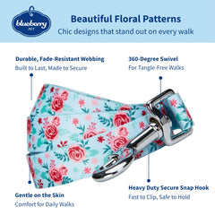 Blueberry Pet Essentials correa azul pastel con motivo floral, perfecta para combinar con collar a juego.