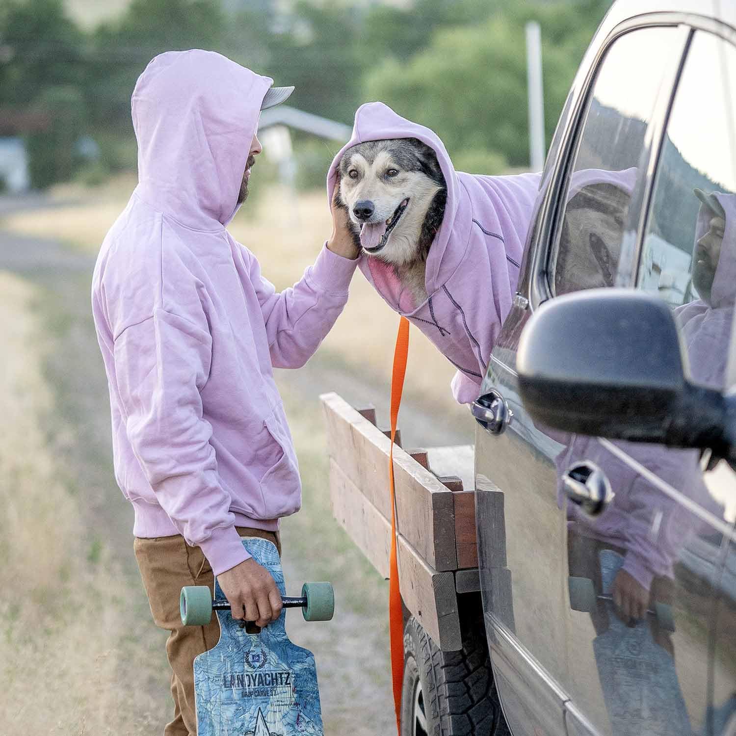 Blueberry Pet Essentials sudadera con pespunte de contraste para un toque de estilo único.