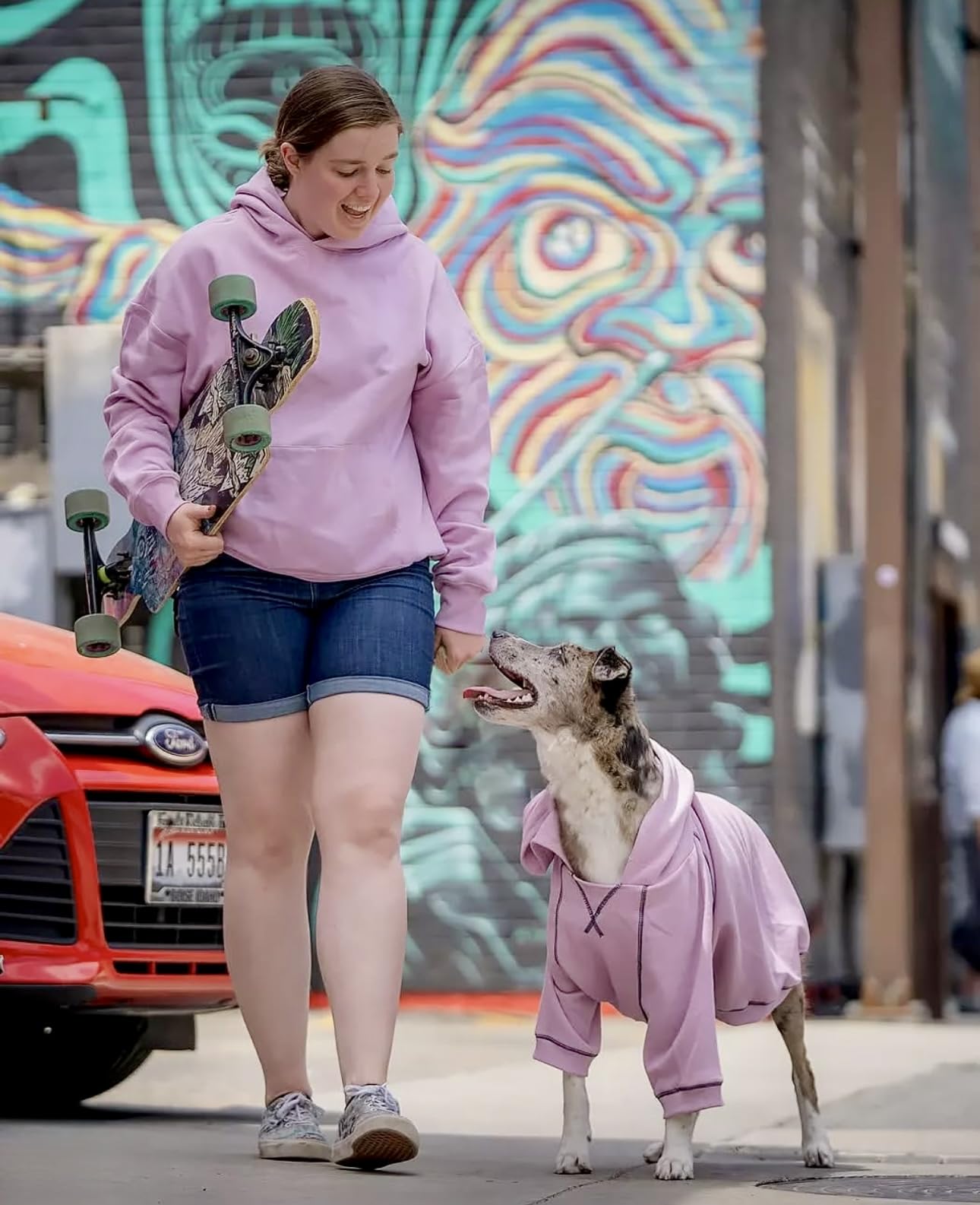 Blueberry Pet Essentials sudadera tejido fleece medio ofrece calidez sin sobrecargar.