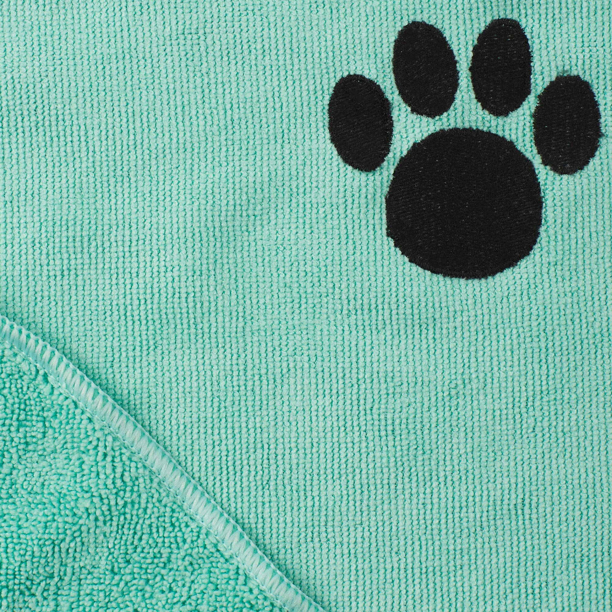 Bone Dry toalla-mascota-bordado-detalle-30x15-aqua: bordado elegante y uso diario.