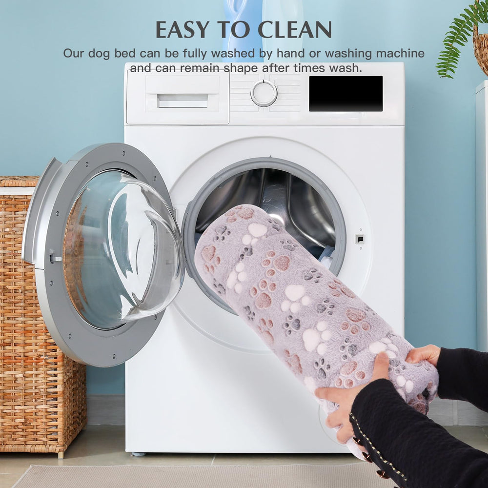 Estampado de huellas gris añade estilo a la jaula