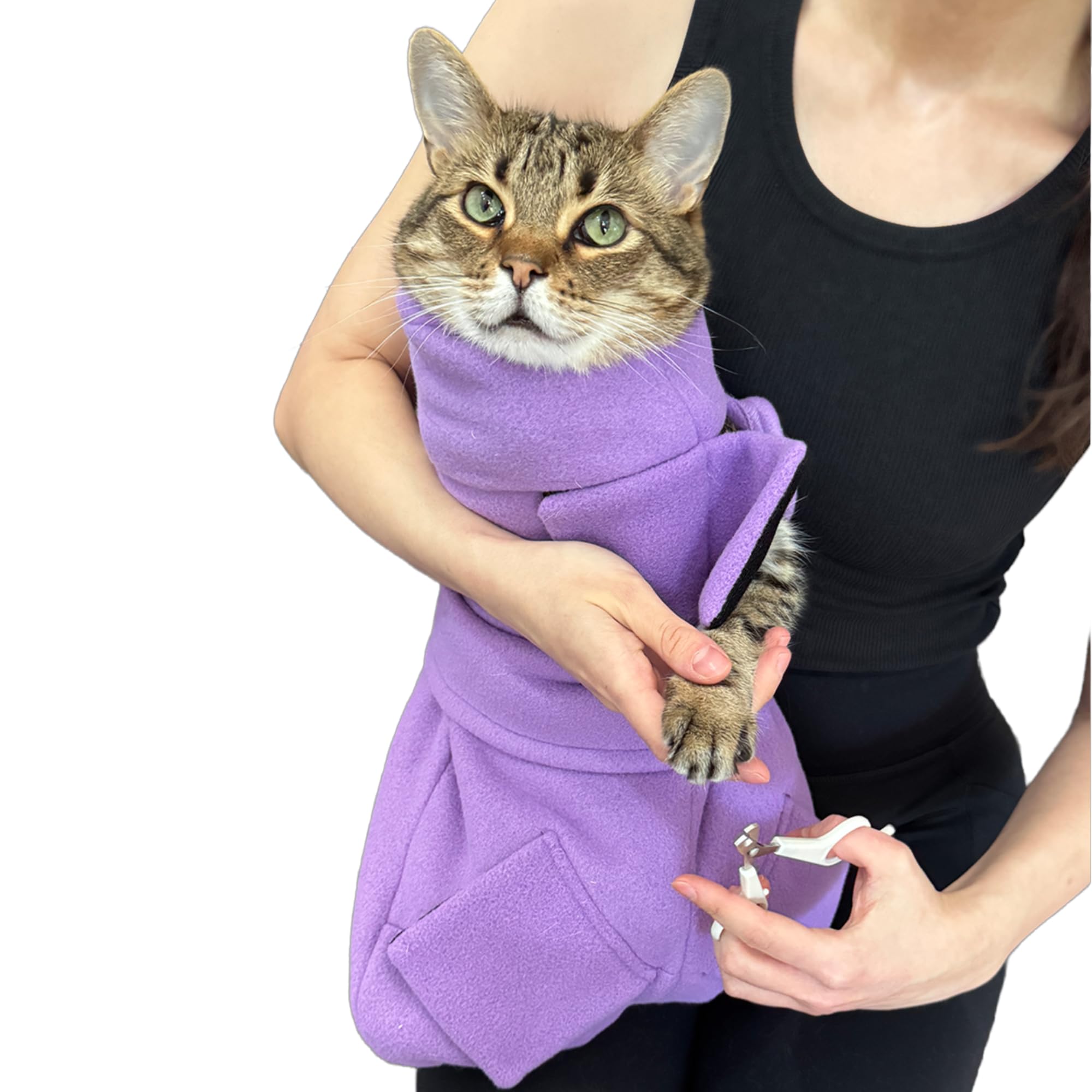 Calm & Cozy Cat Wrap muestra su diseño veterinario para mayor seguridad durante procedimientos.