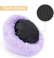 Cama para gatos tapizada en pelo falso ultra suave para relax total.