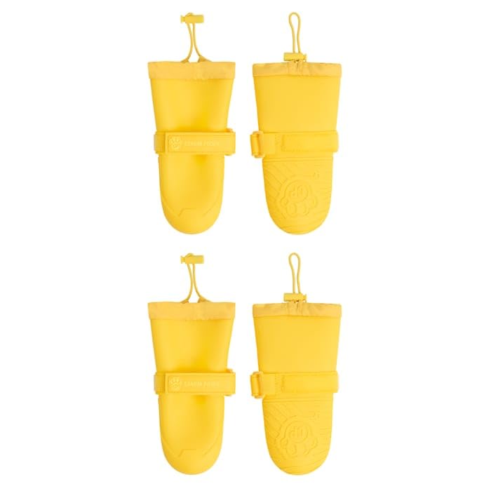 Canada Pooch botas antideslizantes de goma para mayor agarre en paseos.