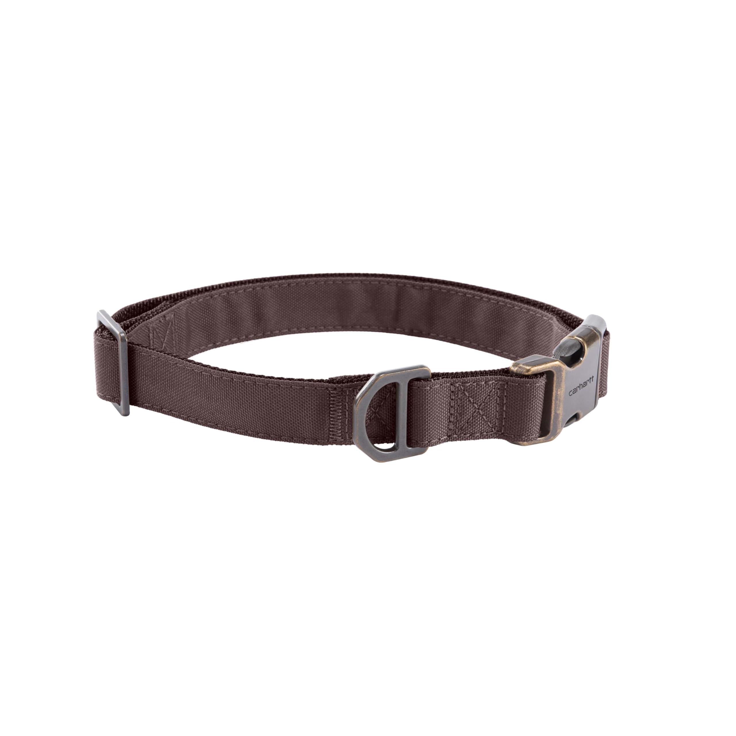 Collar Carhartt Field para perros grandes, ajuste cómodo y vino oscuro, ideal para paseos con poca luz.