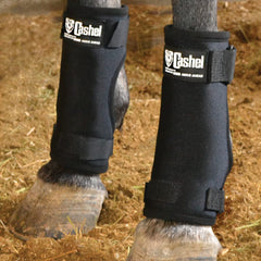 Botas Cashel con exterior de neopreno para protección de las patas delanteras.