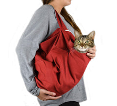 Cat-in-the-bag Cozy Comfort Carrier rojo, vista frontal y espaciosa para gatos extragrandes