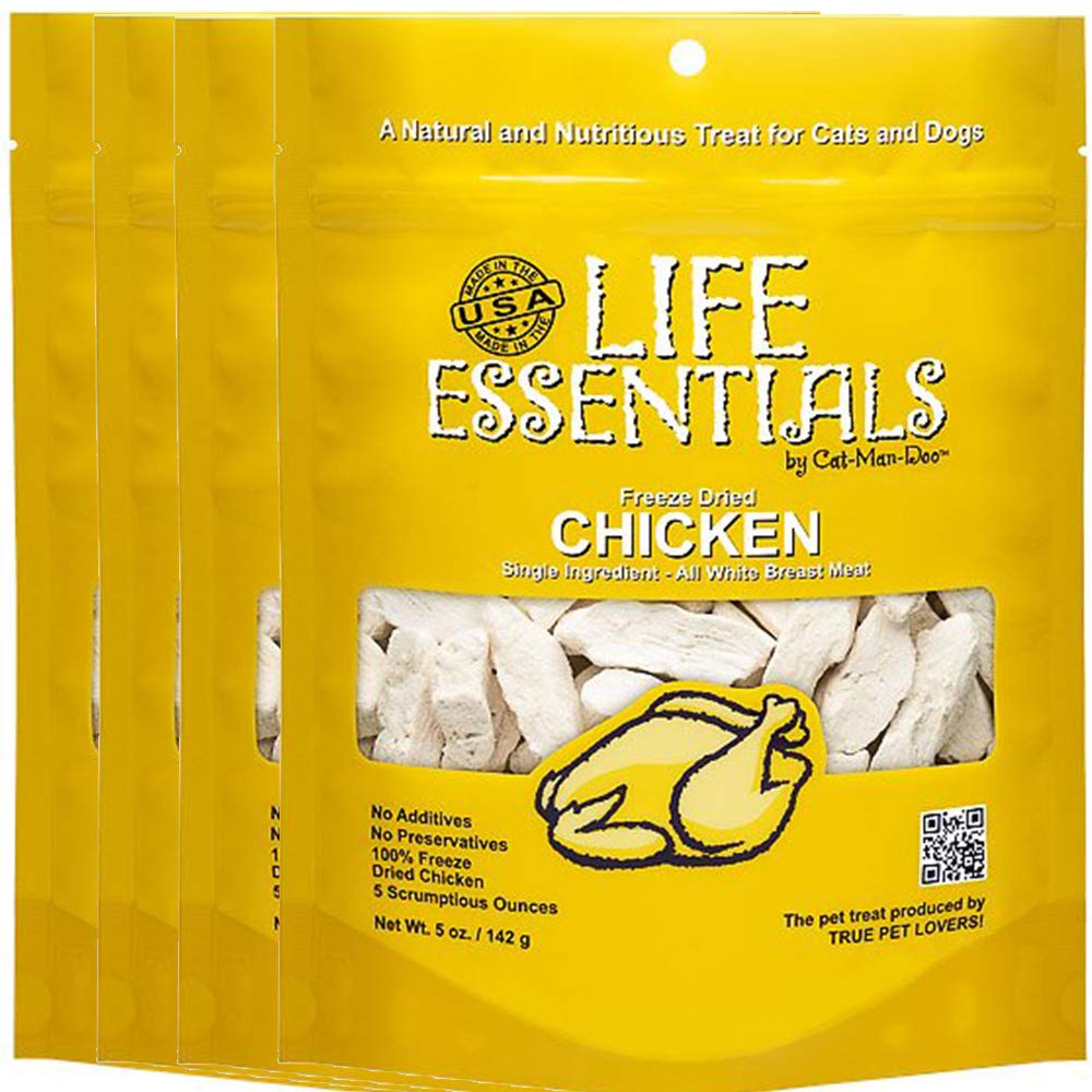 Cat-Man-Doo Life Essentials muestra pollo entero deshidratado, perfecto como snack natural para perros y gatos.