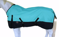 Challenger manta-impermeable-transpirable ofrece protección en lluvia moderada.
