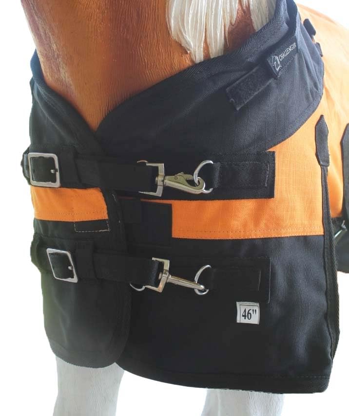 Manta CHALLENGER para potro, interior con forro felpa para mayor comodidad.