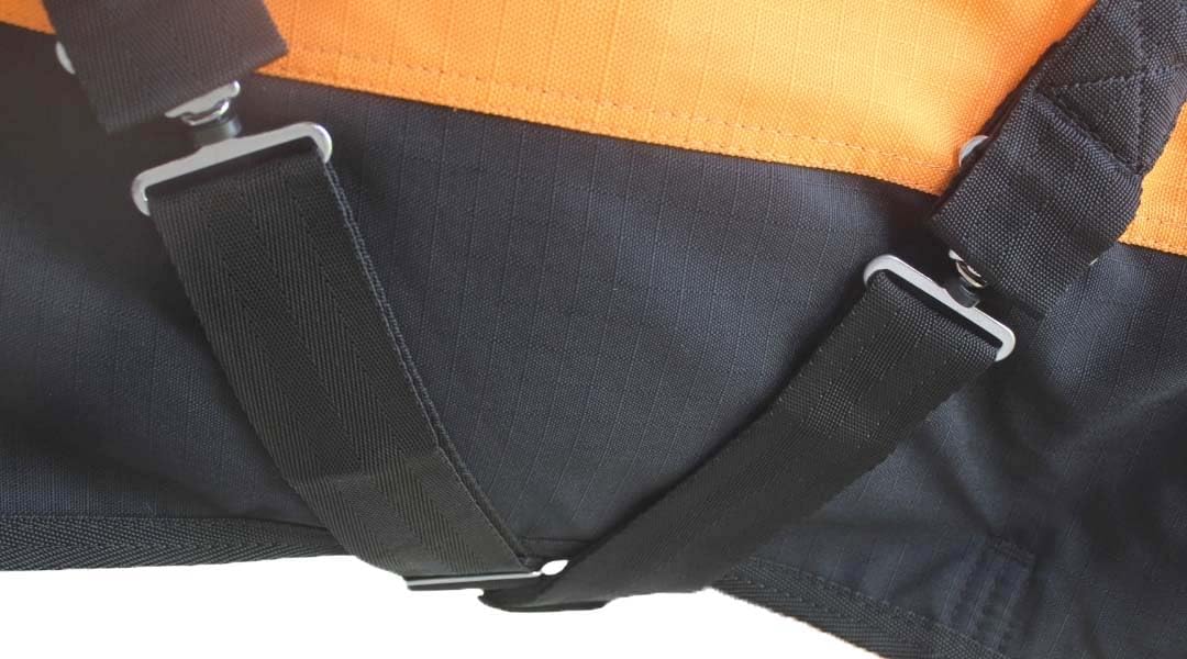 Manta CHALLENGER para potro, protección en la cruz para reducir roces.