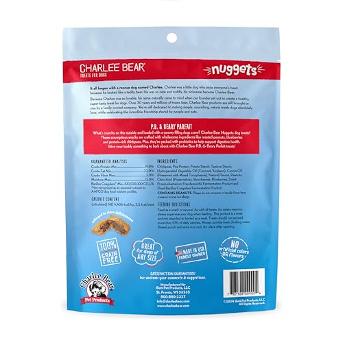 Textura dual crujiente y suave de Charlee Bear Nuggets, ideal para premiar.