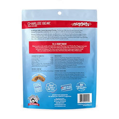Textura dual crujiente y suave de Charlee Bear Nuggets, ideal para premiar.
